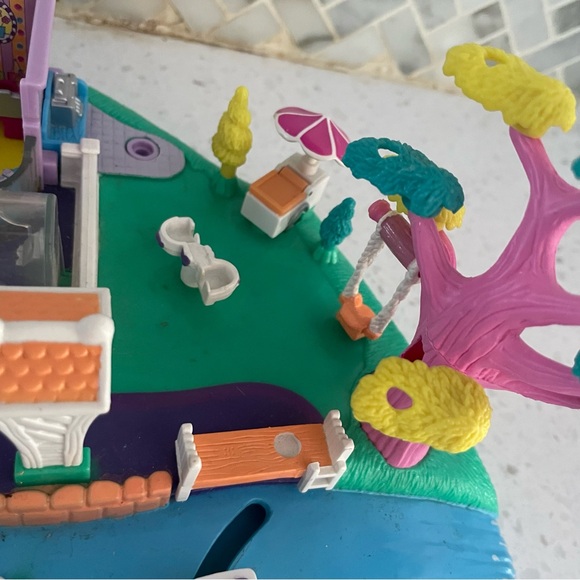 Polly Pocket Vintage 1996 Magical
Movin Pollyville Playset Boutique
House Toy - Picture 6 of 11